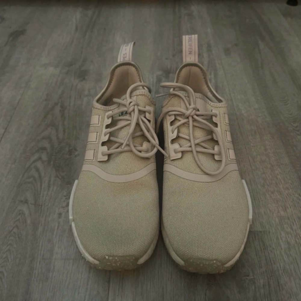 adidas Women’s Beige/Tan Casual Sneakers